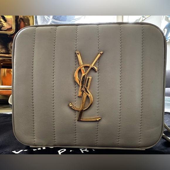 USED SAINT LAURENT
Lambskin Matelasse Vicky Monogram Belt Bag Crema Soft - Picture 4 of 8